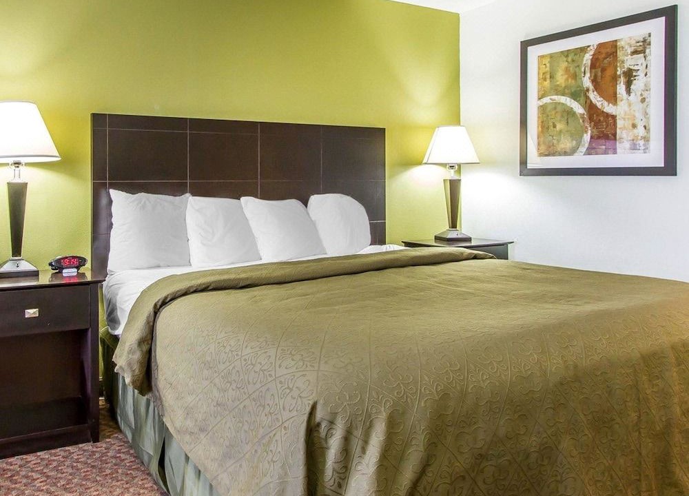 Photo of Bedroom in Pontiac