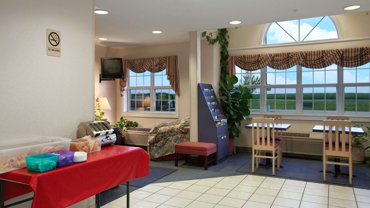 Photo of Livingroom in Champaign