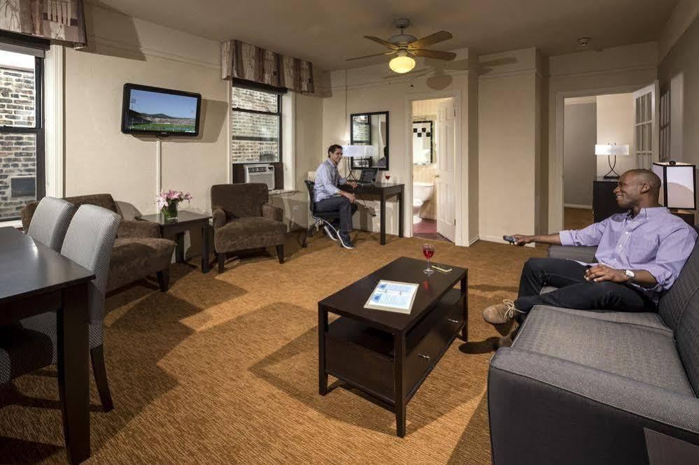 Photo of Livingroom in Lakeview