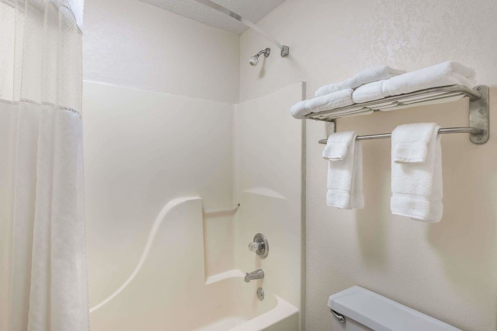 Photo of Bathroom in Metropolis