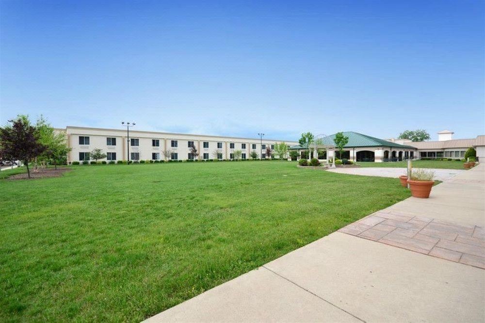 Photo of Buildings in Elmhurst