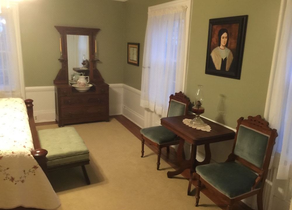 Photo of Livingroom in Nauvoo
