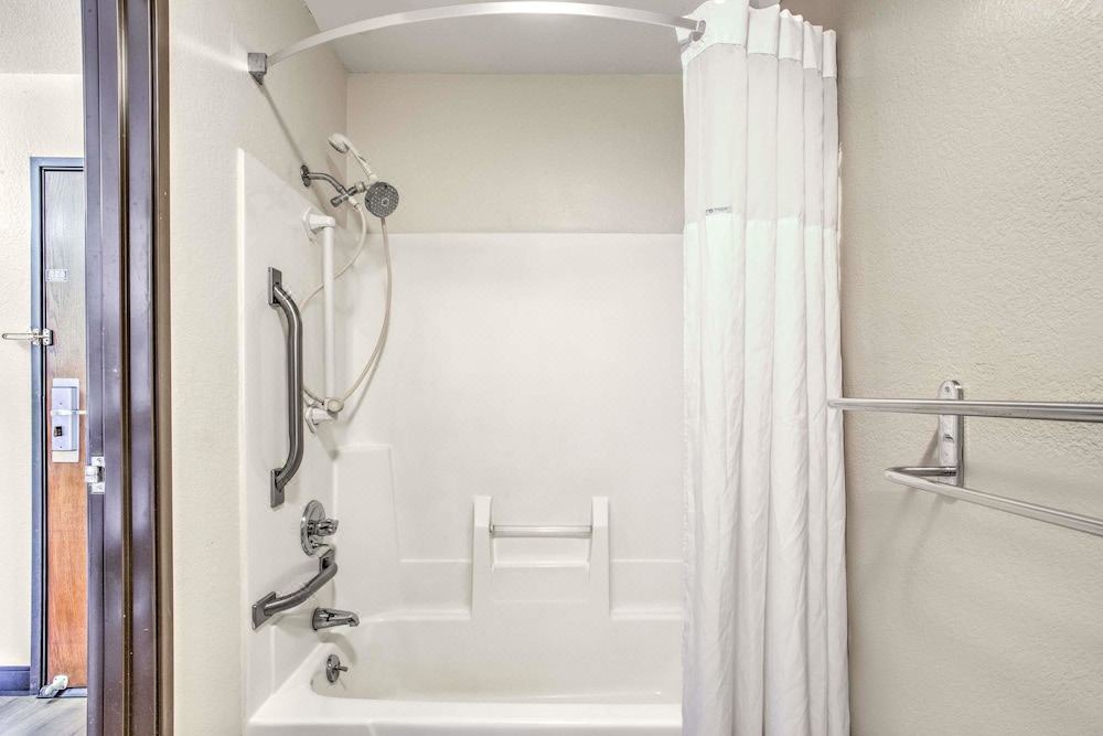 Photo of Bathroom in Le Roy
