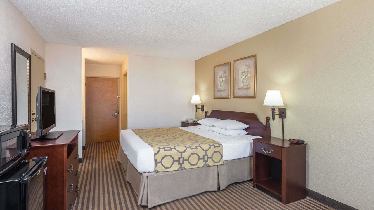 Photo of Bedroom in Metropolis