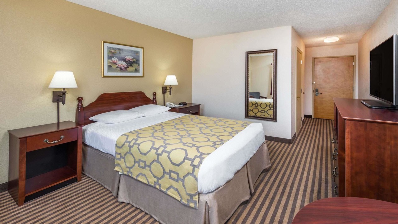 Photo of Bedroom in Metropolis