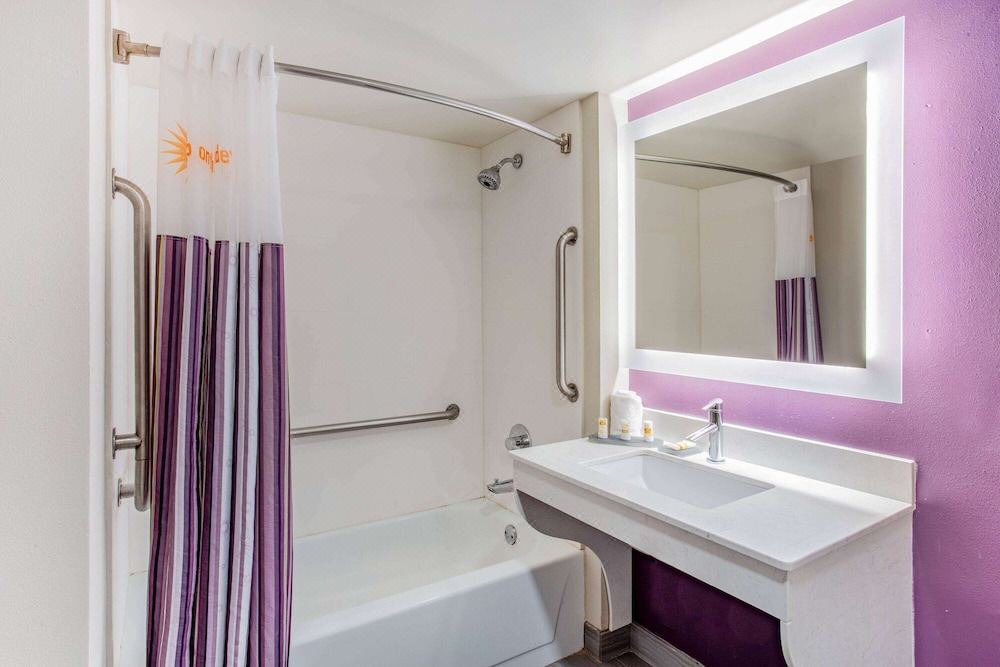 Photo of Bathroom in Elk Grove Village