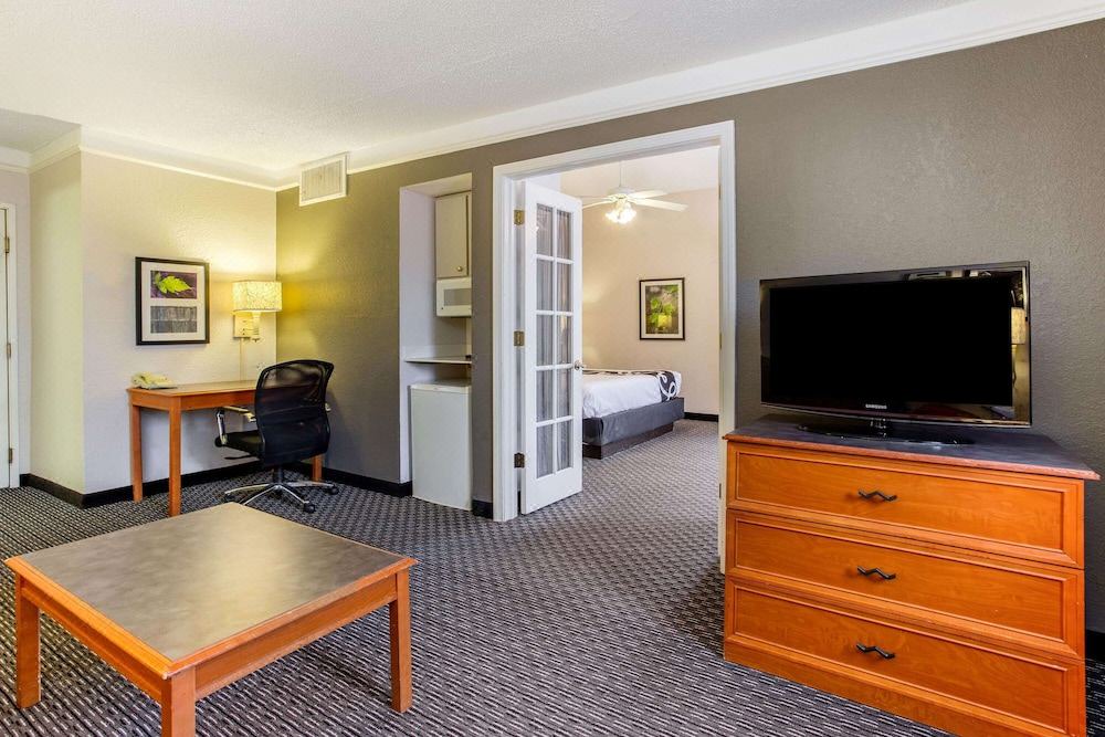 Photo of Livingroom in Champaign