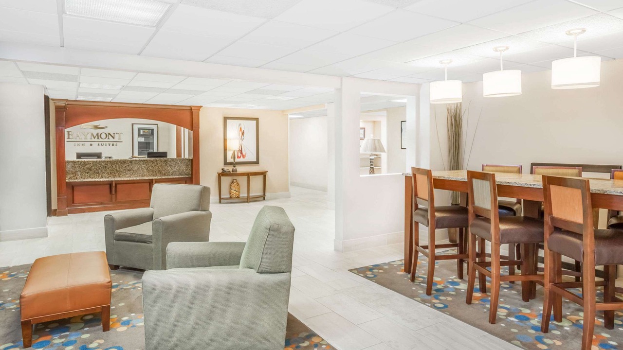 Photo of Livingroom in Champaign