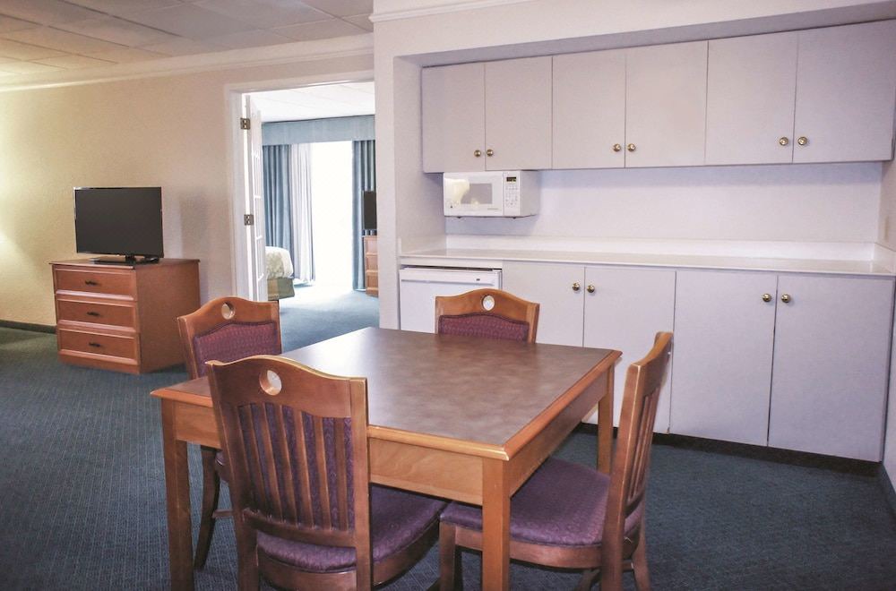Photo of Livingroom in Quad Cities