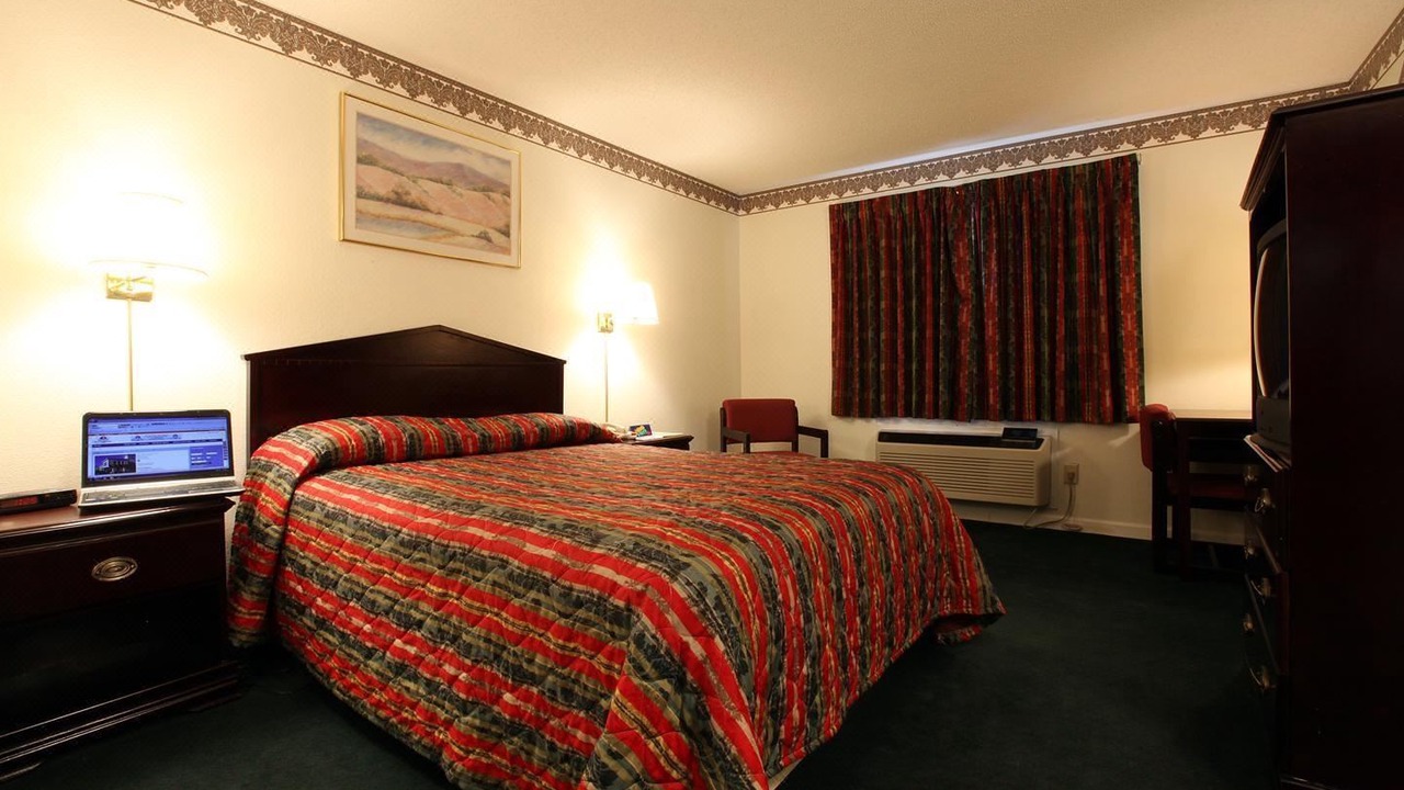 Photo of Bedroom in Macomb