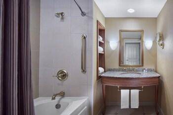 Photo of Bathroom in Metropolis