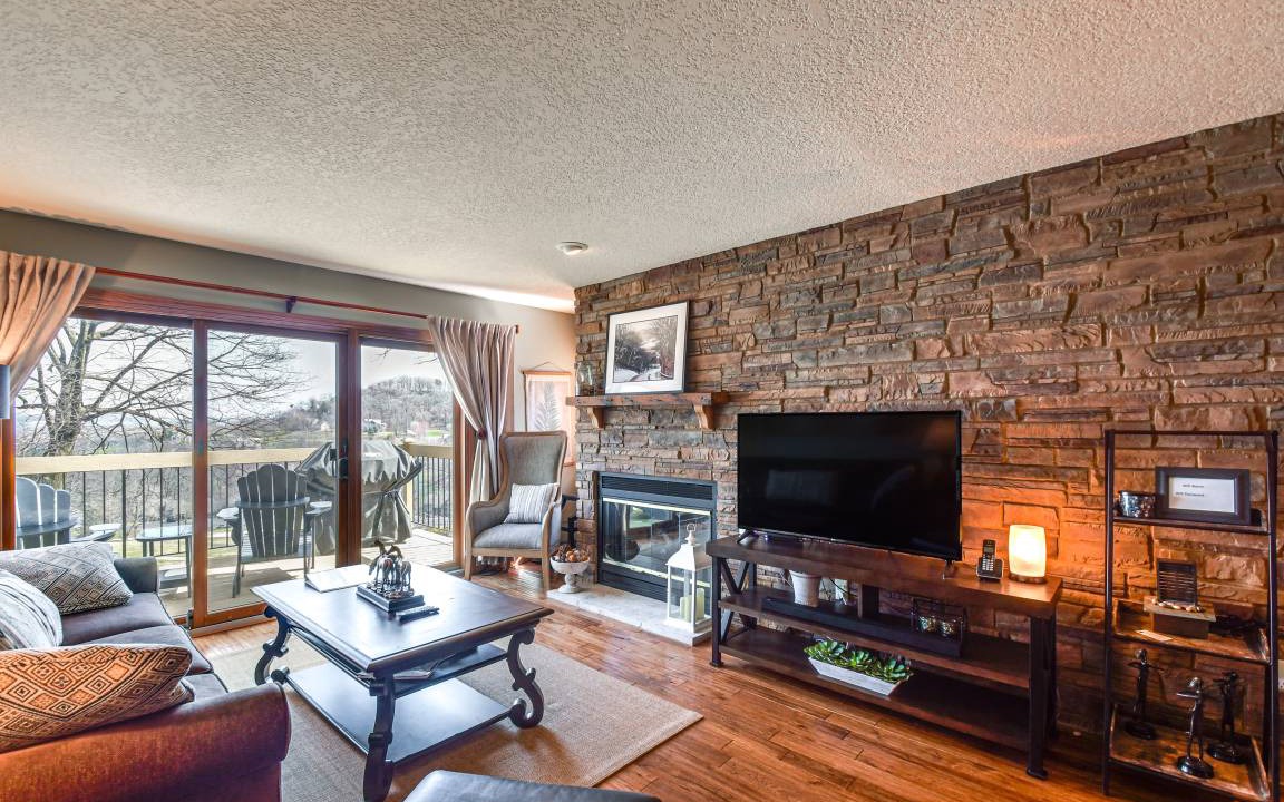 Photo of Livingroom in The Galena Territory