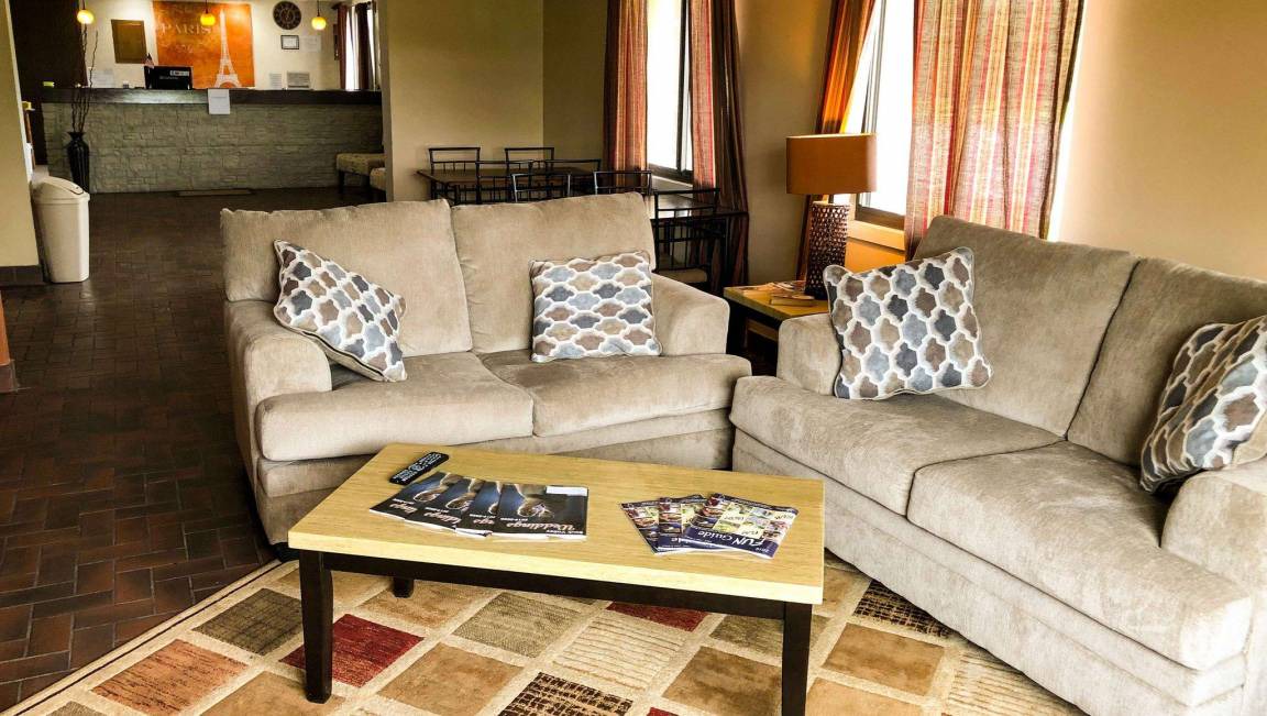 Photo of Livingroom in Dixon