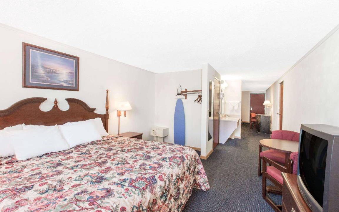 Photo of Bedroom in Effingham