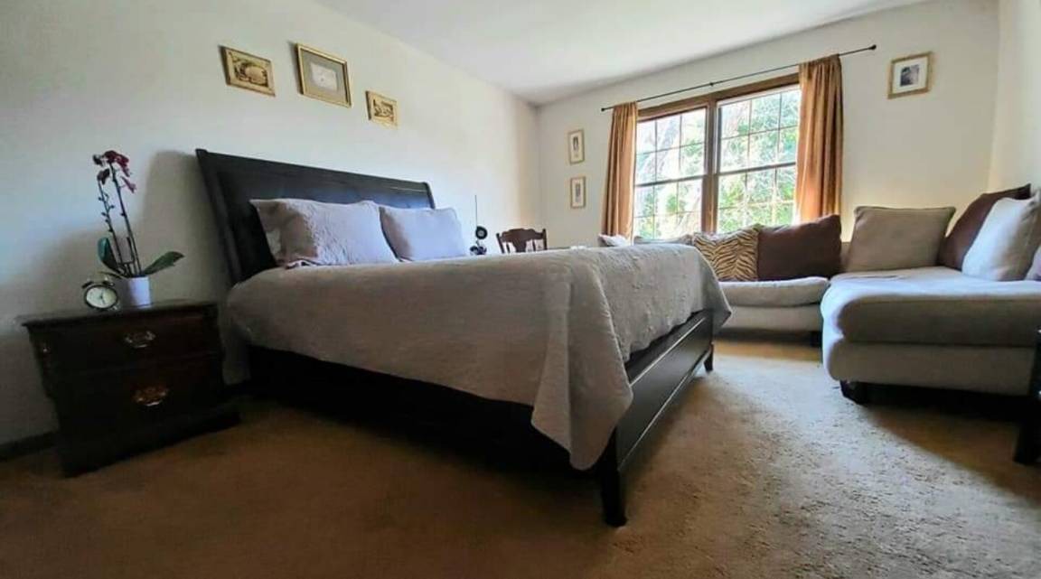 Photo of Bedroom in Lisle