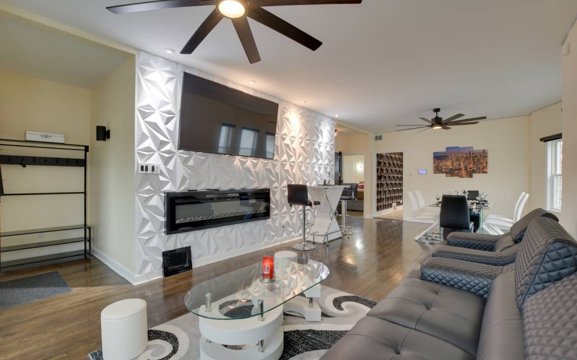 Photo of Livingroom in Maywood