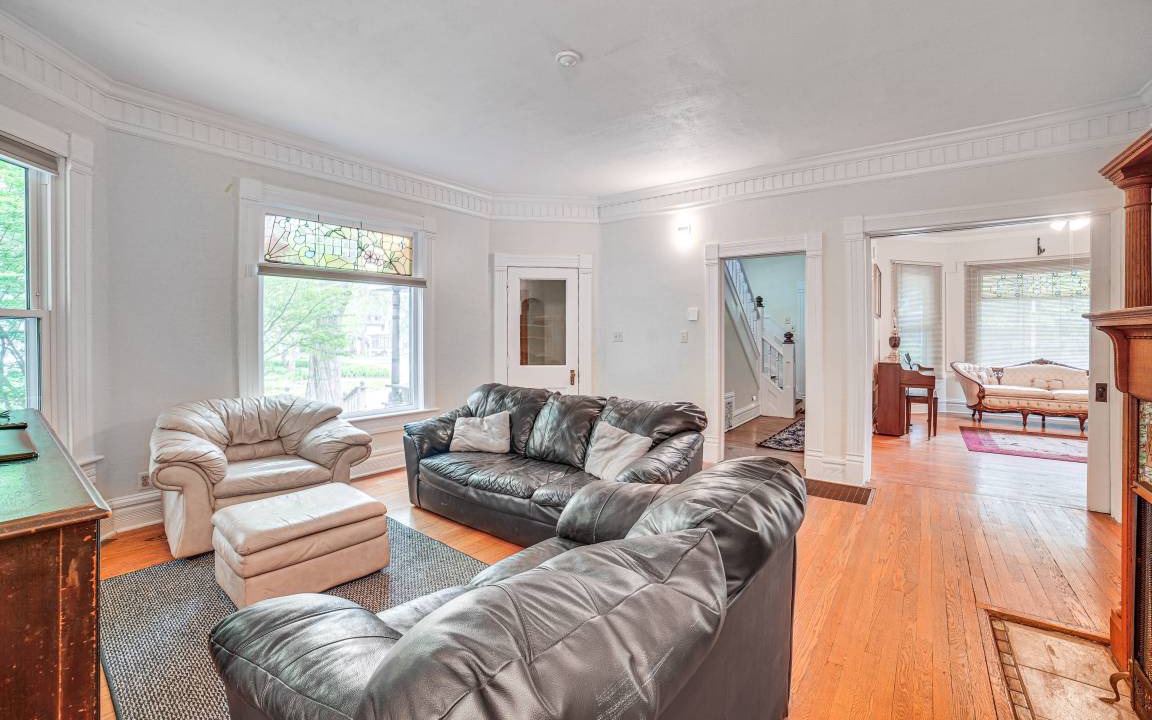Photo of Livingroom in Champaign