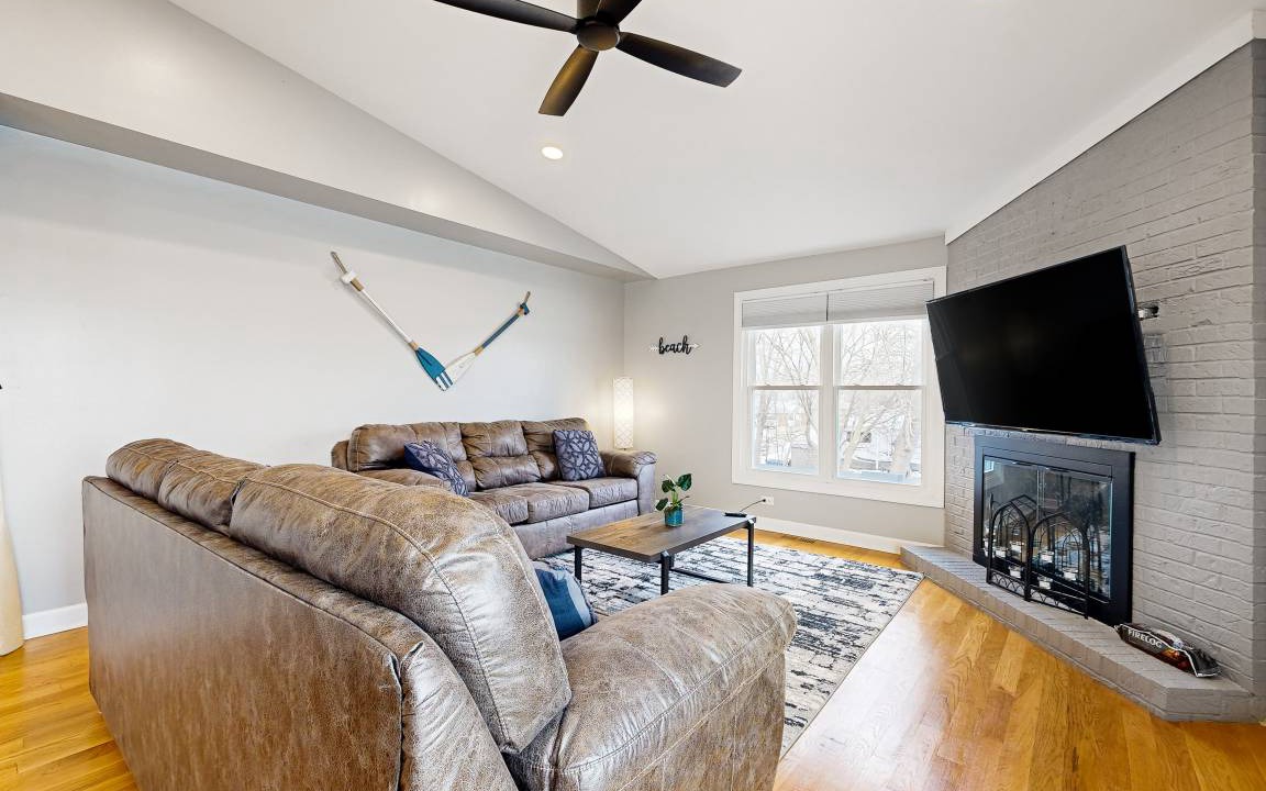 Photo of Livingroom in Channel Lake