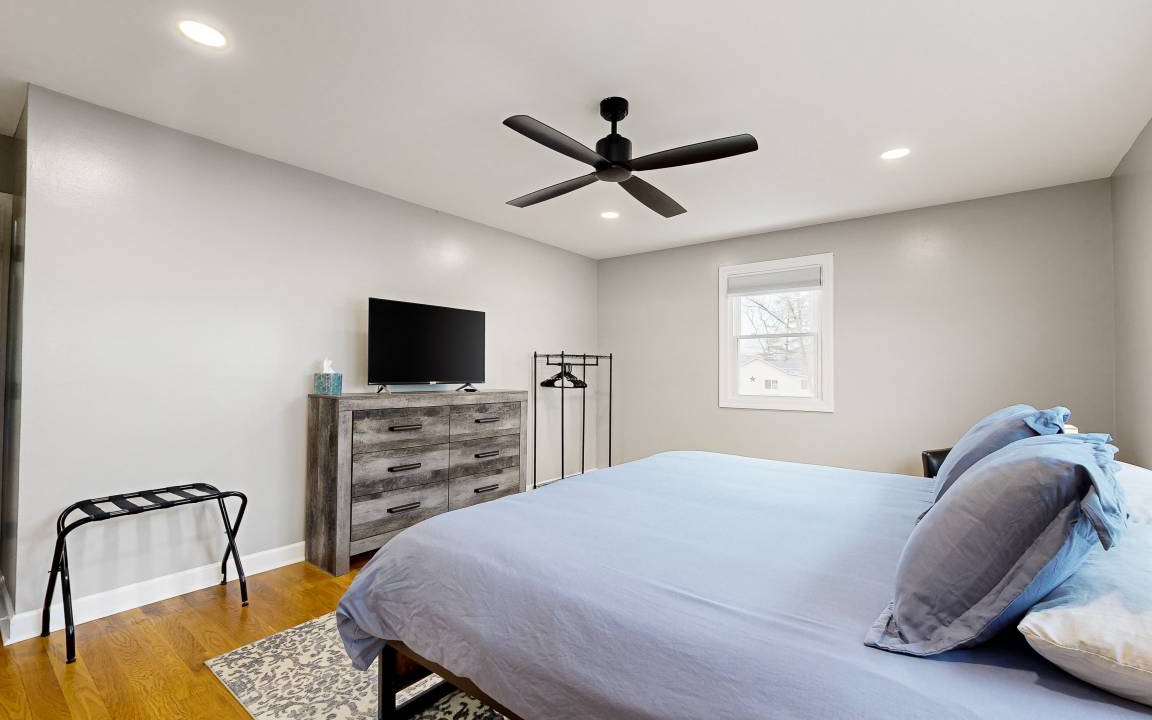 Photo of Bedroom in Channel Lake