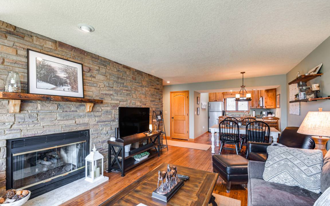 Photo of Livingroom in The Galena Territory