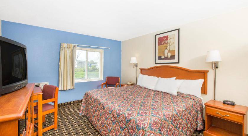 Photo of Bedroom in Effingham
