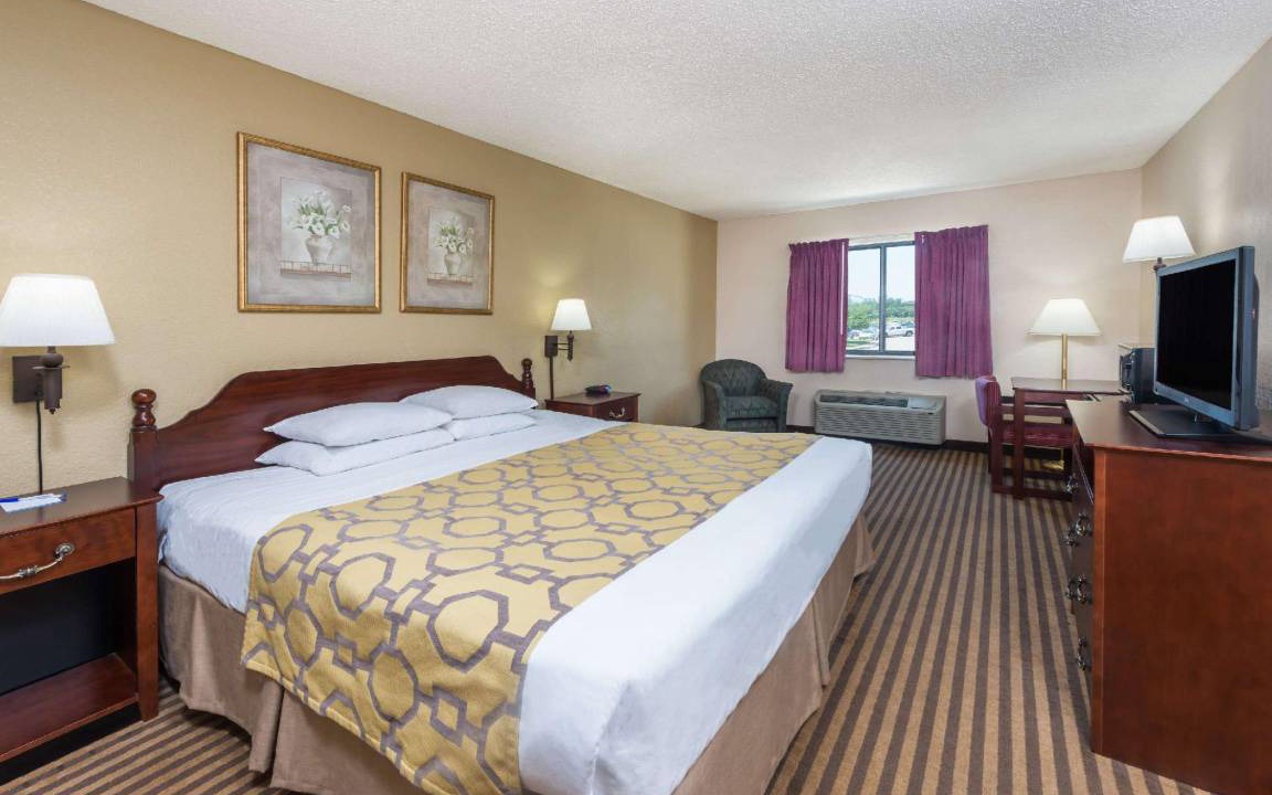 Photo of Bedroom in Metropolis