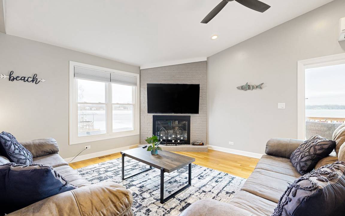 Photo of Livingroom in Channel Lake