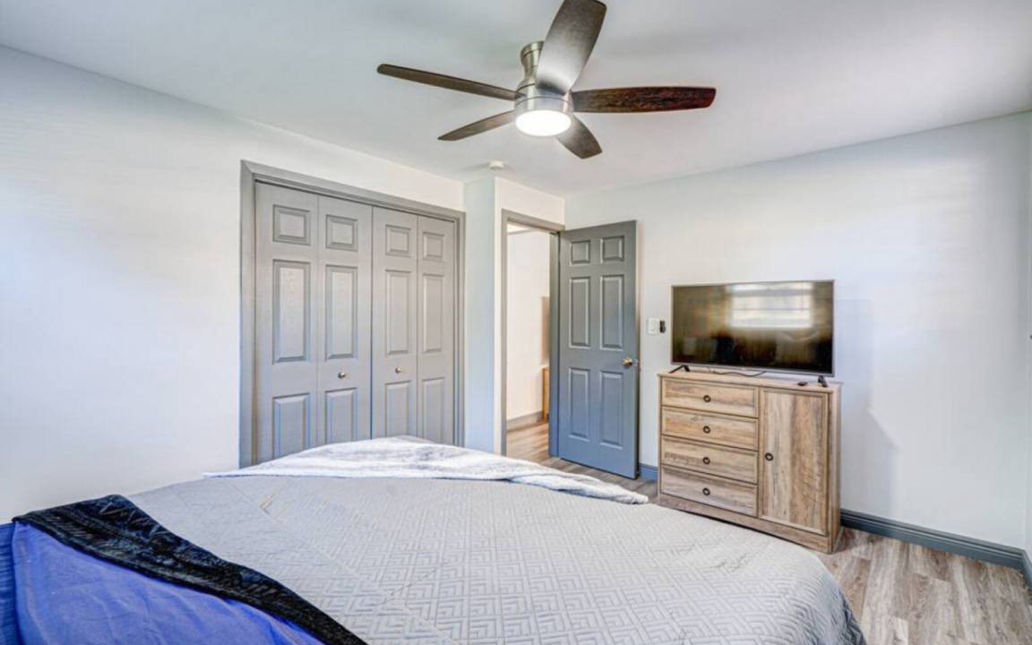 Photo of Bedroom in Elmwood Park