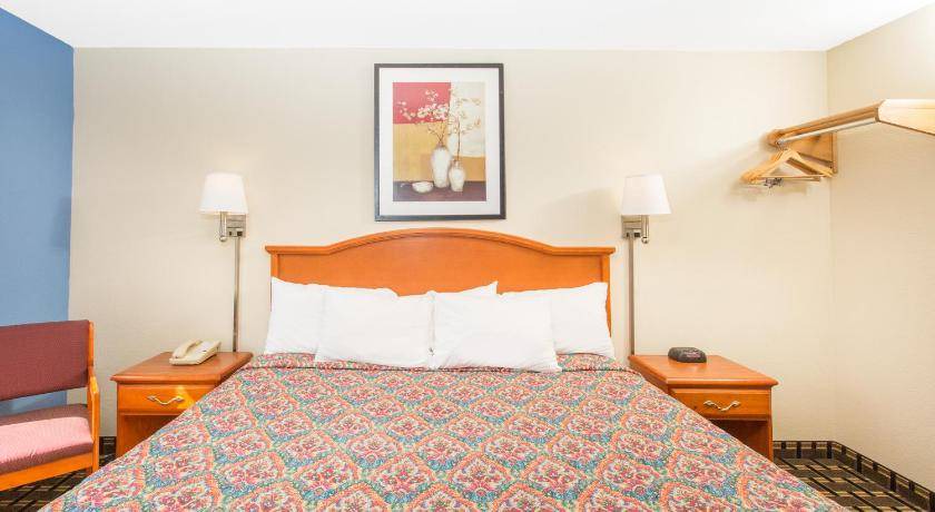 Photo of Bedroom in Effingham