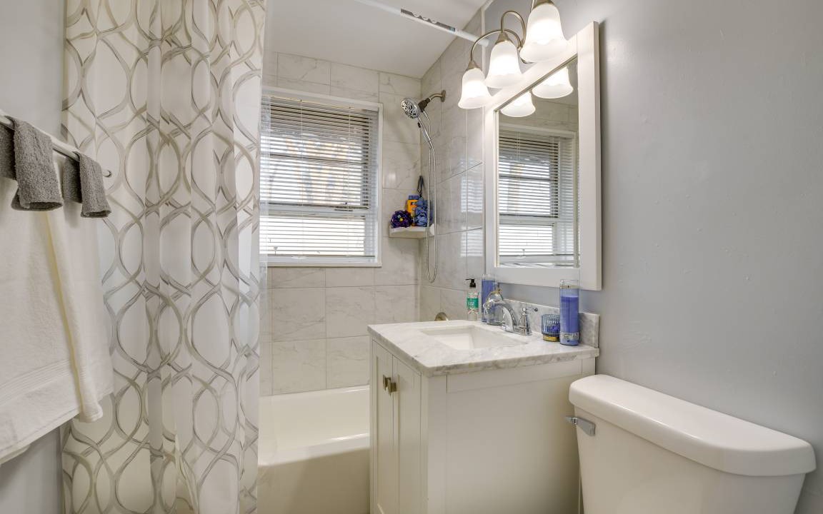 Photo of Bathroom in Country Club Hills