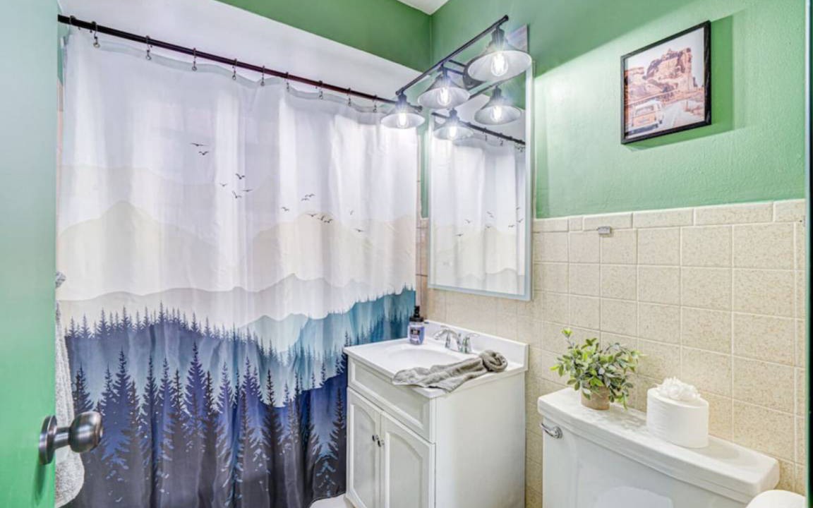Photo of Bathroom in Elmwood Park