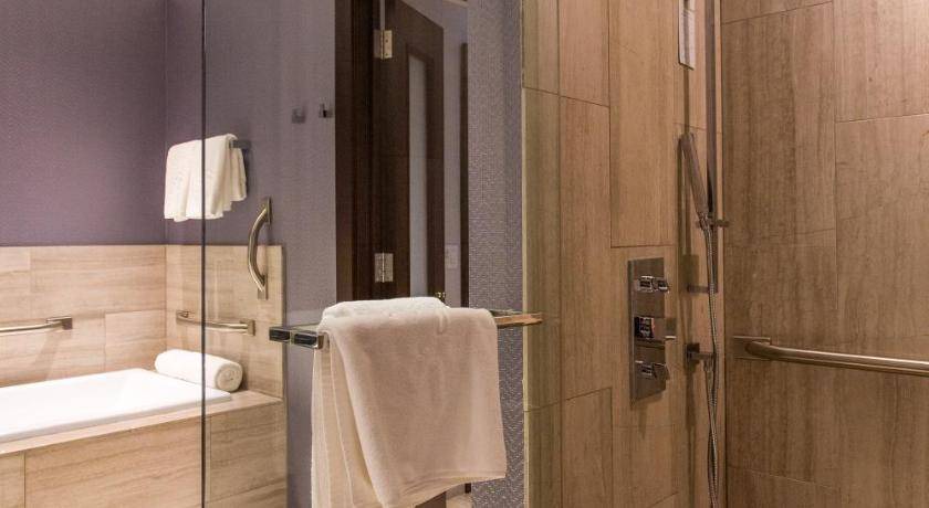 Photo of Bathroom in Streeterville