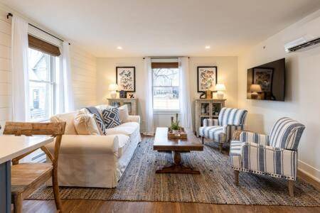 Photo of Livingroom in West Dundee