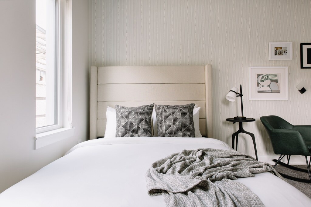 Photo of Bedroom in Lakeview