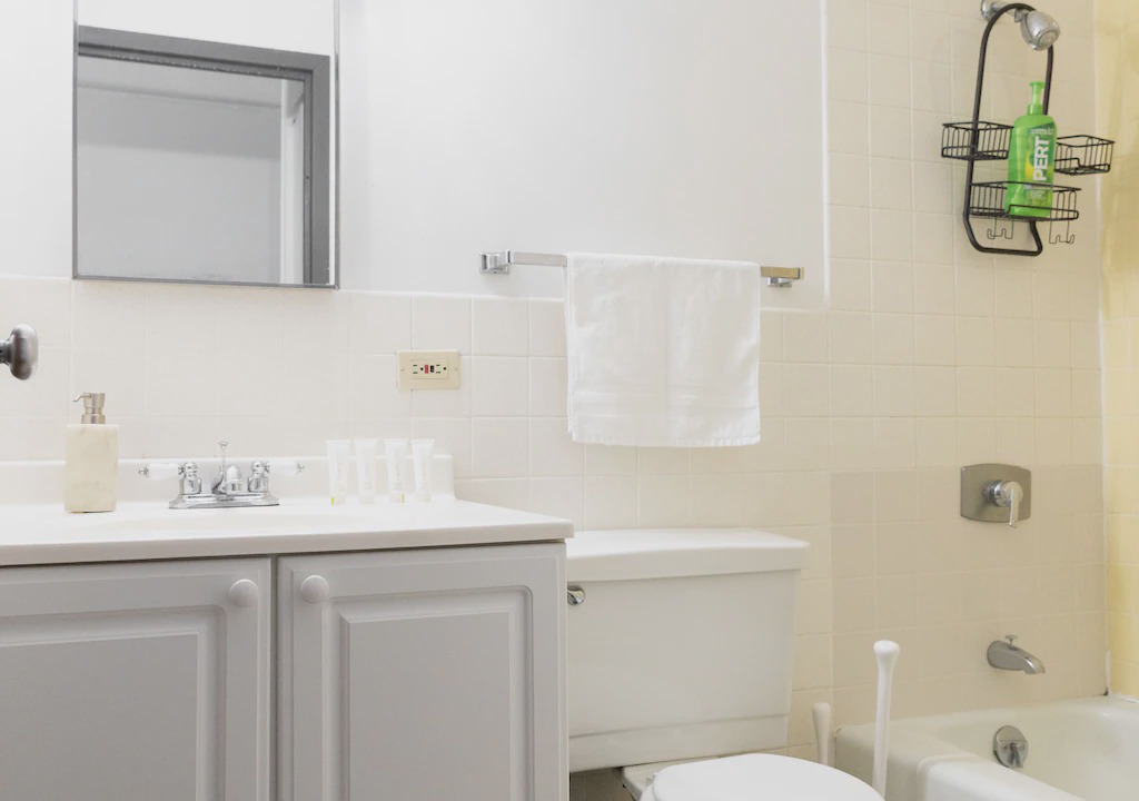Photo of Bathroom in Ravenswood