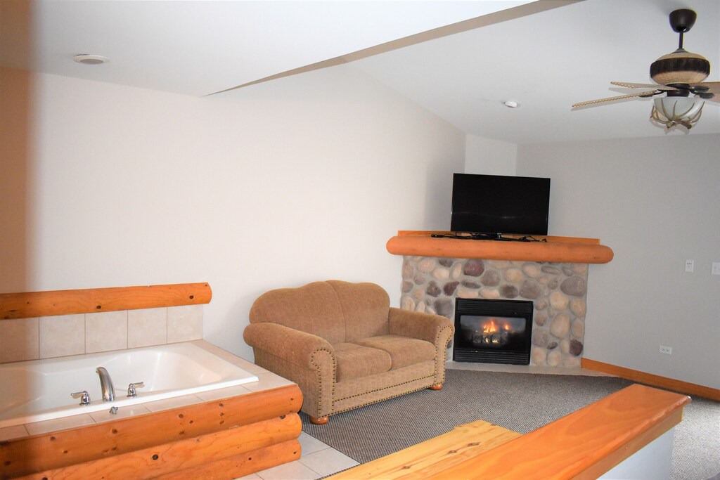 Photo of Livingroom in Oglesby
