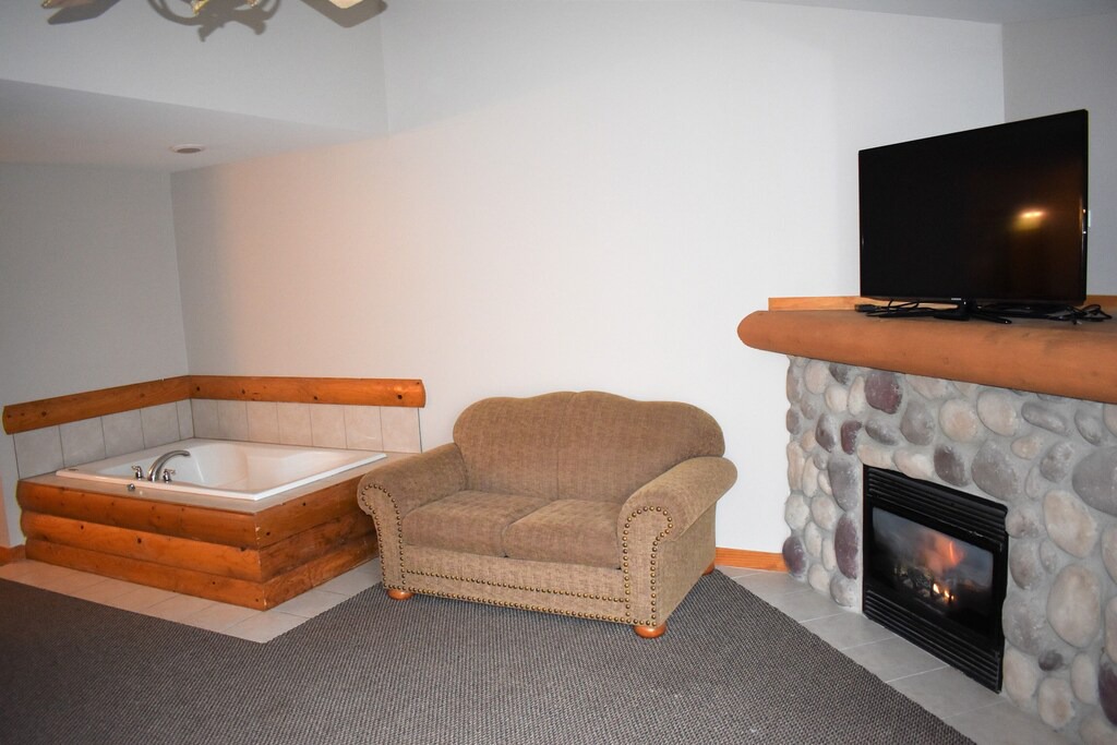 Photo of Livingroom in Oglesby