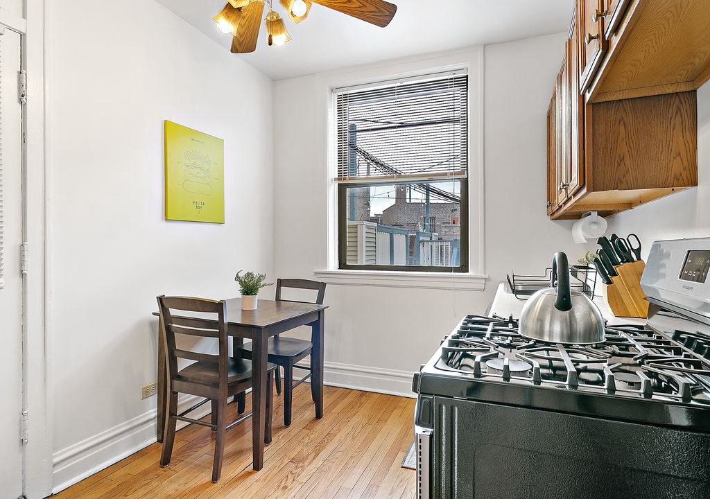 Photo of Livingroom in North Center