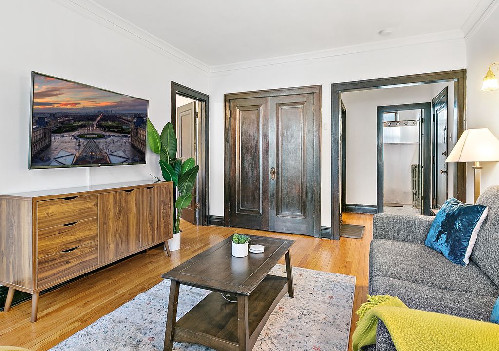 Photo of Livingroom in North Center