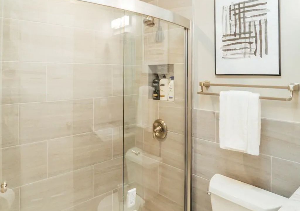 Photo of Bathroom in Lake View East