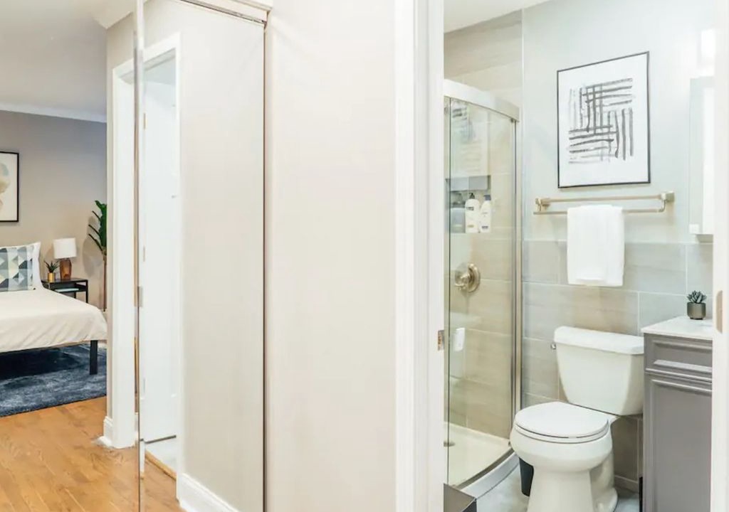 Photo of Bathroom in Lake View East