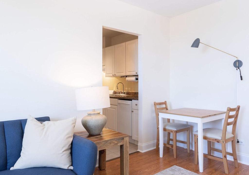 Photo of Livingroom in Ravenswood
