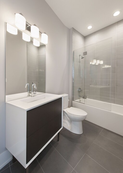 Photo of Bathroom in River North