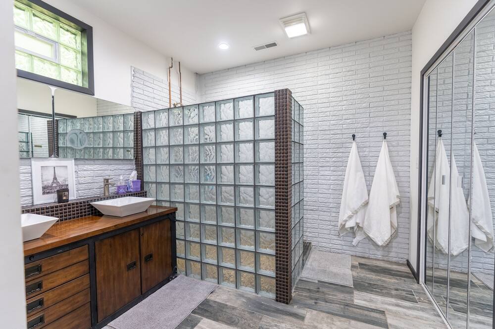 Photo of Bathroom in Putnam