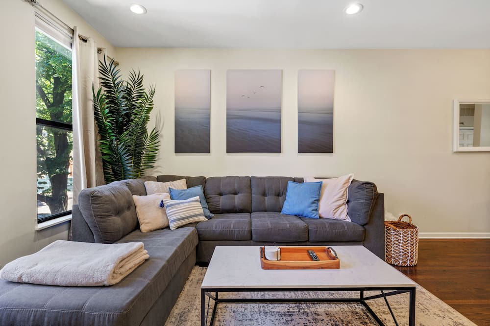 Photo of Livingroom in Ranch Triangle