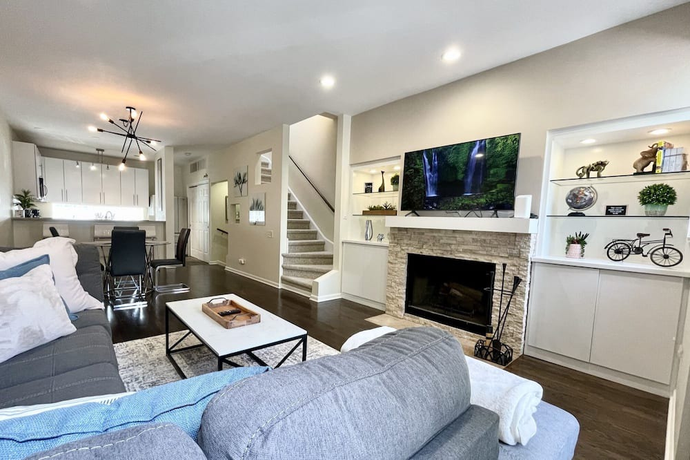 Photo of Livingroom in Ranch Triangle