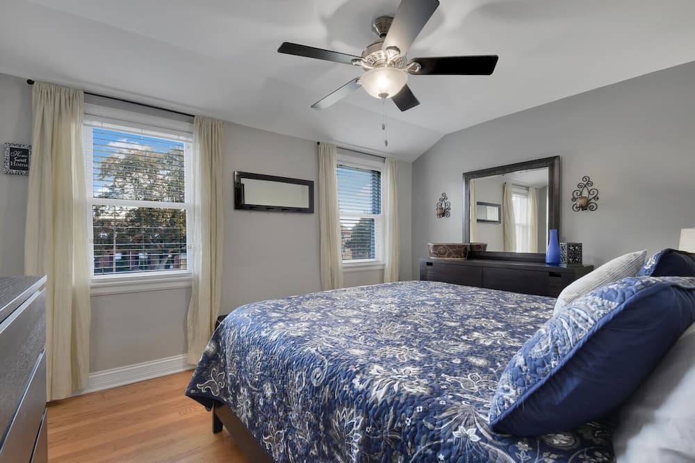 Photo of Bedroom in Melrose Park
