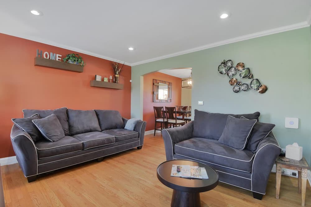 Photo of Livingroom in Melrose Park