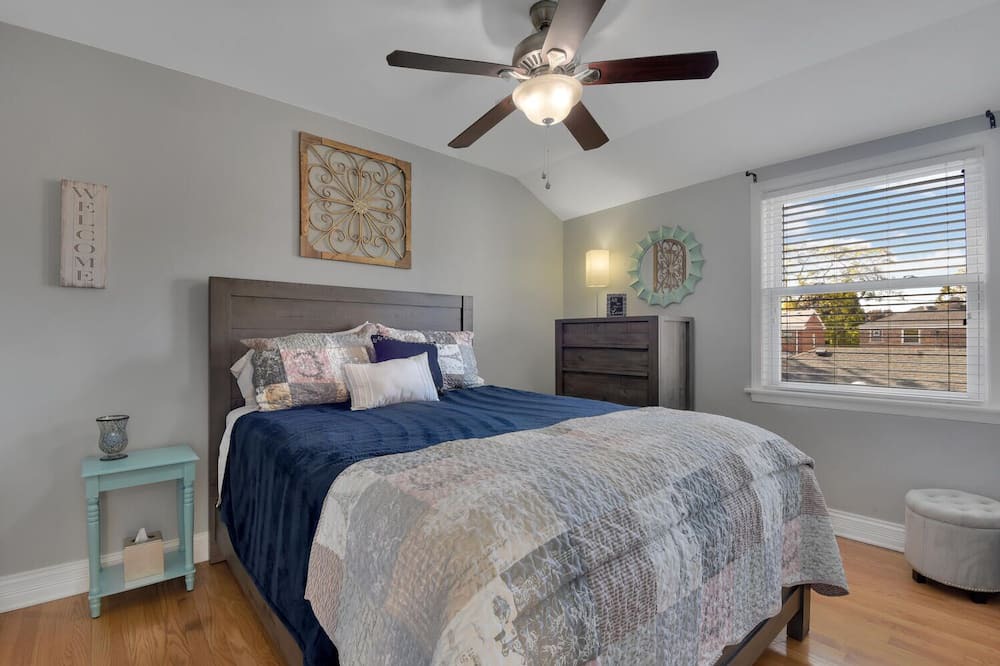 Photo of Bedroom in Melrose Park