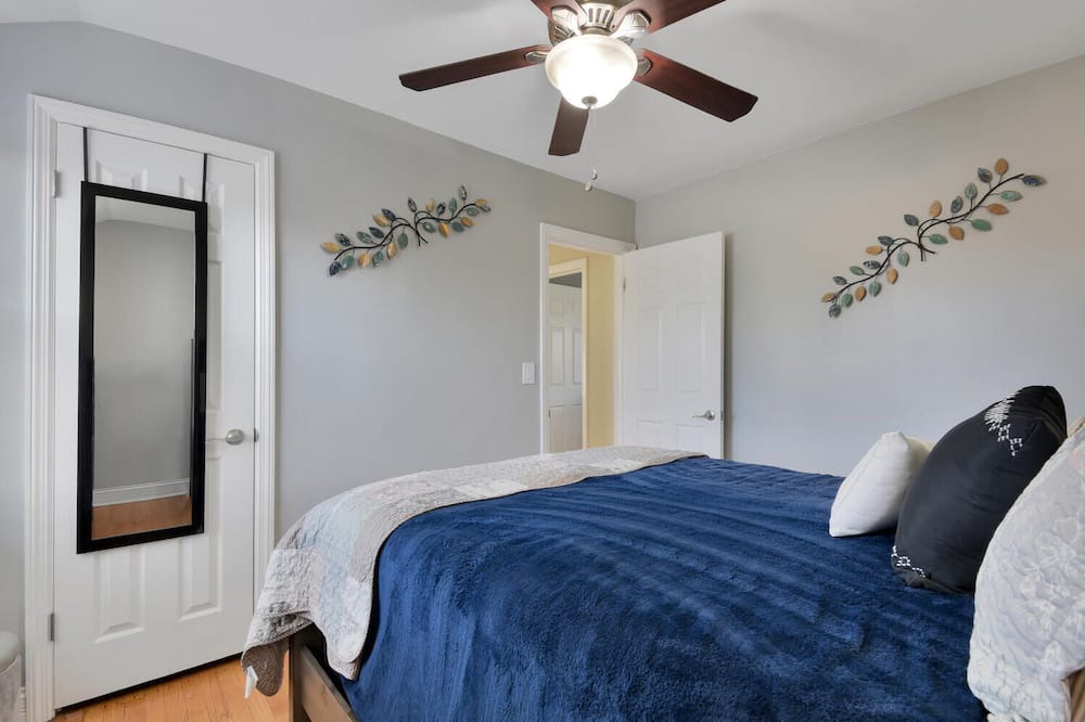 Photo of Bedroom in Melrose Park